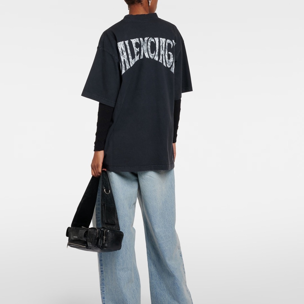 💯- New Authentic BALENCIAGA
Women's Paris Tropical T-shirt Fitted in Black/…